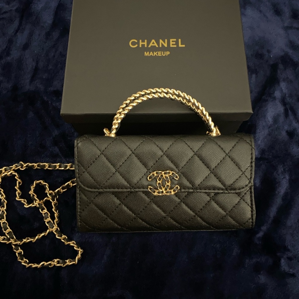 Beaute Make-up cc crossbody bag with box